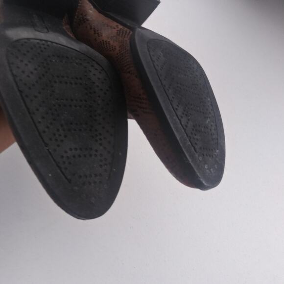 Andrew Geller Friona Block Heel Bootie Snakeskin Print Size 6.5 - Picture 10 of 10